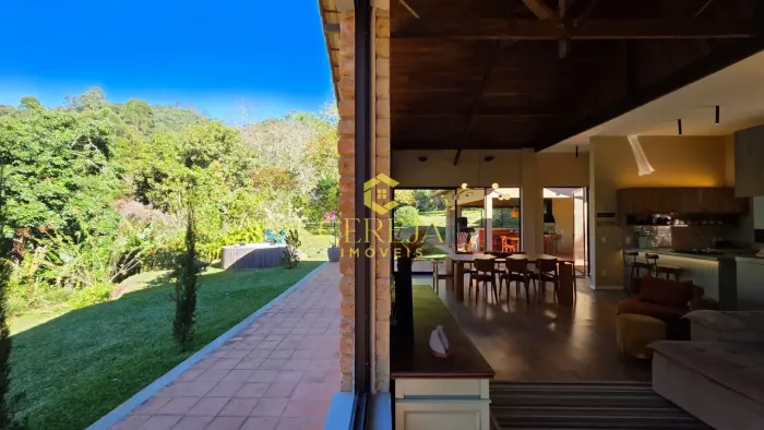 Casa linear moderna com terreno de 2.690m² e com varanda gourmet e ofurô no Condomínio Stu
