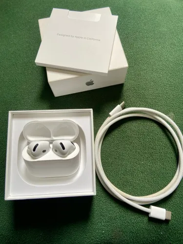 AirPods 4