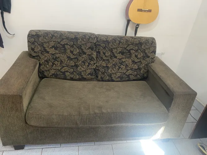 Sofa dois lugares marrom