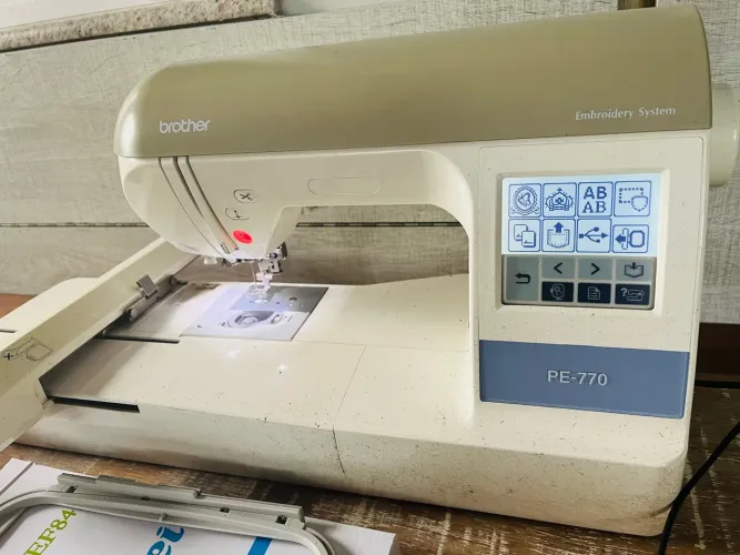 Bordadeira automática Brother PE-770