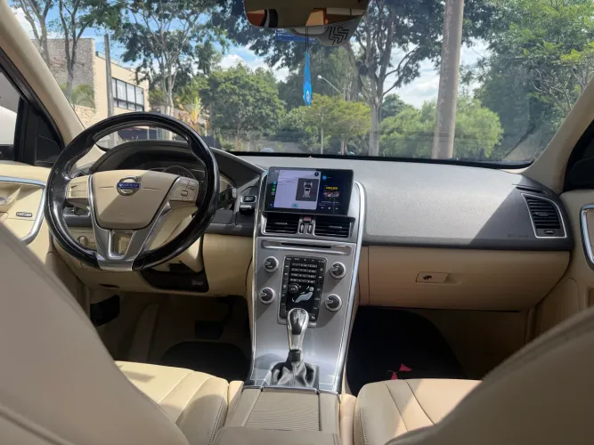 Volvo XC 60 T-5 Kinetic 2.0 245cv FWD 5P 2017