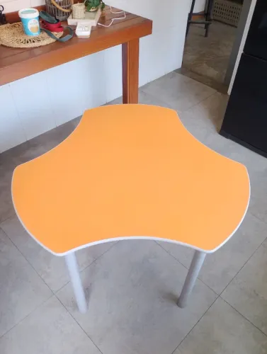 Mesa Escolar Nova