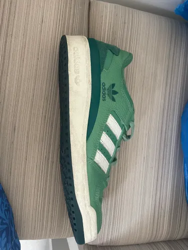 Tênis adidas 