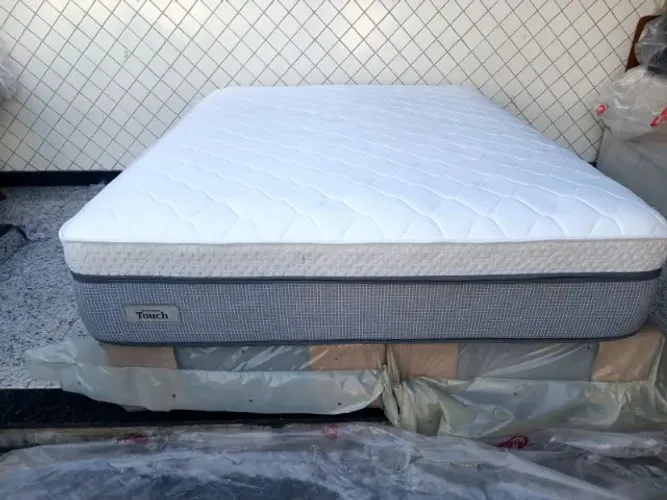 Cama box com Colchão Queen ortobom ,sem uso entrego!