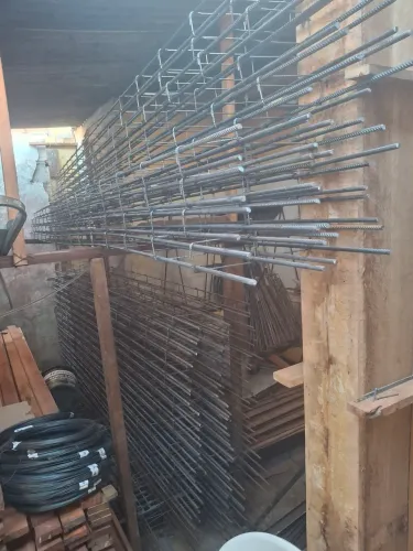 Coluna de ferro novo amaradas no Arame direto da fábrica