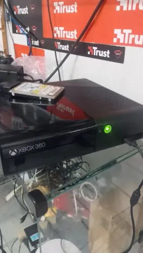 Xbox 360 super slim 