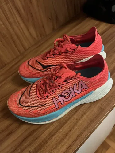 Tênis de corrida Hoka Mach X2