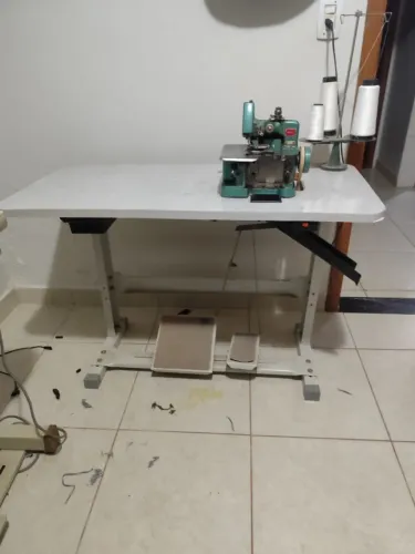Maquina Overlock (Sew Strong)