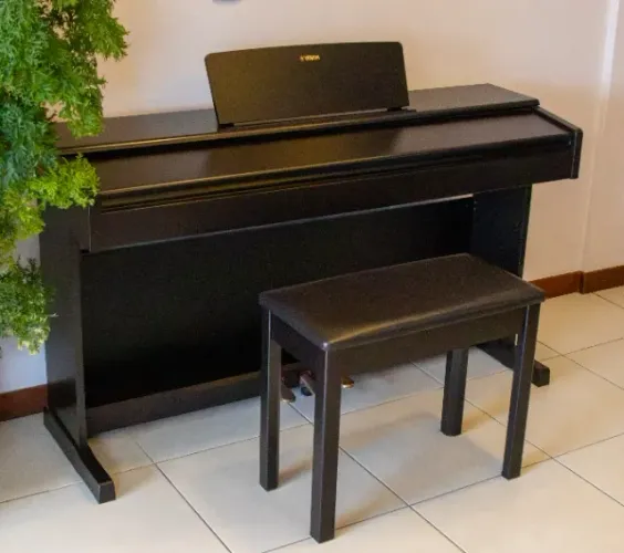 Piano Digital Yamaha Arius YDP-145R