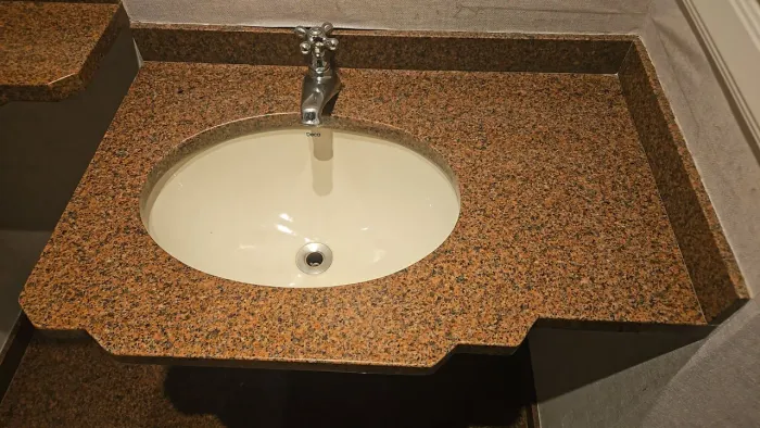 Pia Granito WC