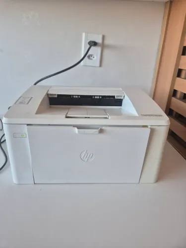 Vendo impressora HP monocromática, imprime 1600 folhas, excelente estado de conservação