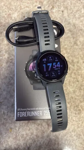 Garmin Forerunner 255  com película, sem detalhes e em excelente estado de conservação