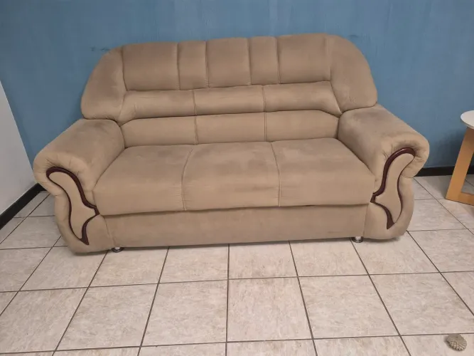 Sofá 3 lugares em perfeito estado.