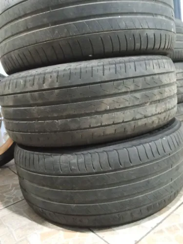 Vendo pneus aro 17 30 reais cada tem 6
