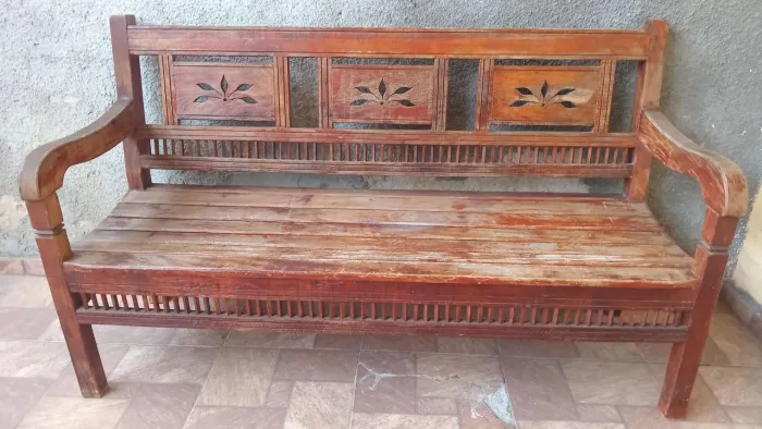 Jogo de bancos de madeira de demolição 2100,00