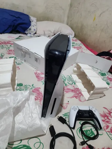 PS5 slim 1tb com disco