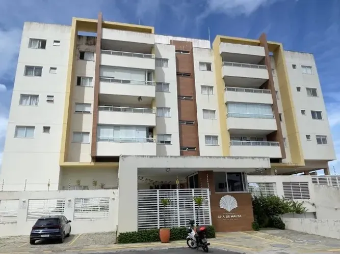 Apartamento 2/4 com Suíte e 2 Vagas de Garagem no Condomínio Ilha de Malta - Itapuã