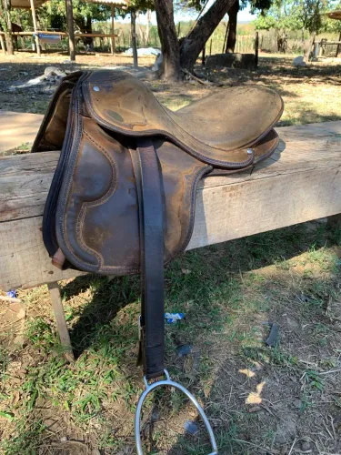 Vendo sela para vaquejada ,sela boa das antigas ctt *
