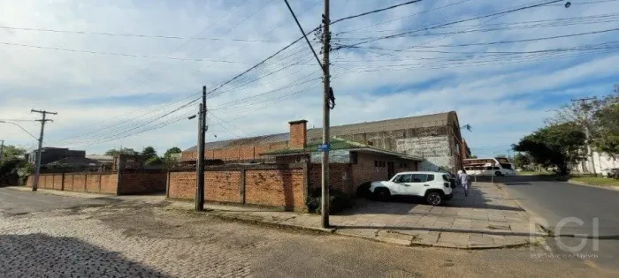 Depósito Pavilhão Venda no Bairro Navegantes com 1800m² de terreno e 324m² de escritórios