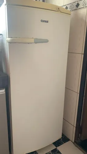 Vende-se geladeira funcionando normalmente 550