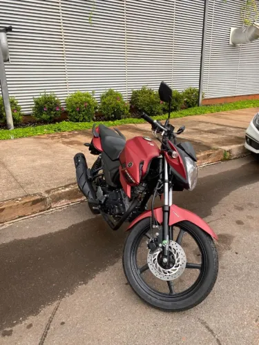 Vendo Fazer 125 ano 2022 com Baú