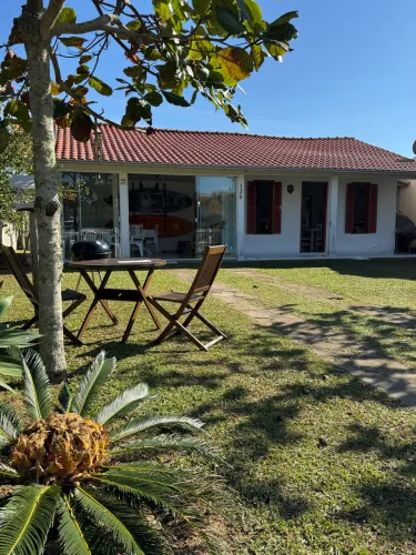 Aluga-se casa em Itapirubá, próximo às praias sul e norte