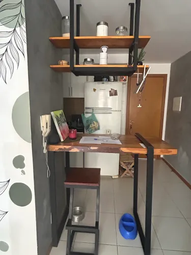 Bancada madeira maciça com prateleira