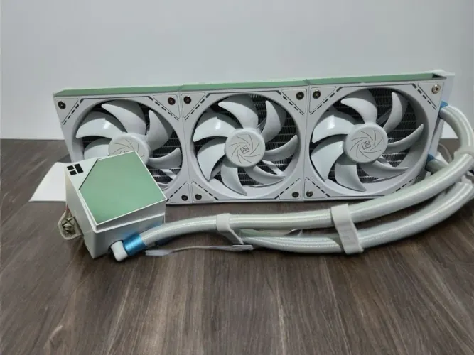 Water Cooler Thermalright Frozen Infinity 360 White - Excelente Estado