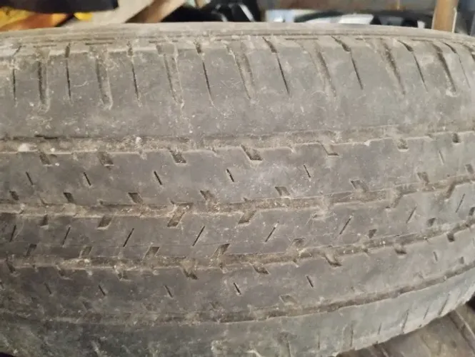 Pneu aro 18 / 225-55-18