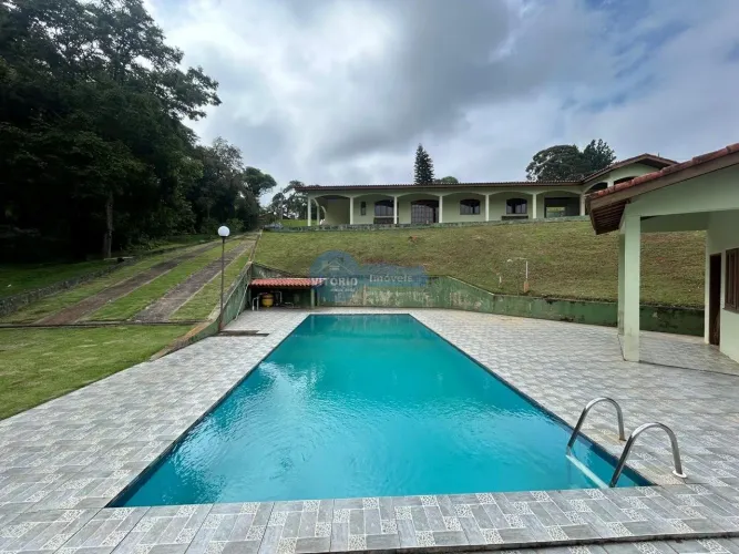 Chácara no asfalto a venda - Porteira Fechada