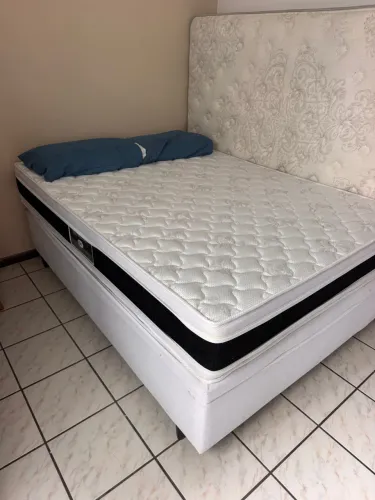 Cama casal com Baú