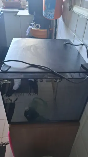 Adega climatizada Dinasty para 12 vinhos c/ defeito