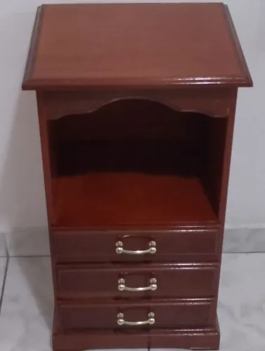 Mesa de cabeceira retro 100 reais bem conservada serve tambem para mesa de telefone