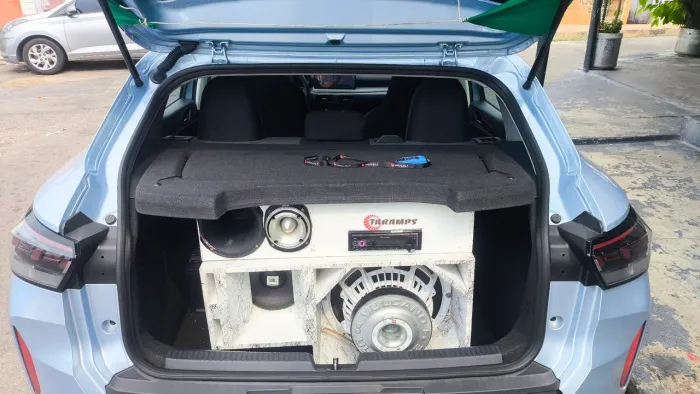 Som automotivo trio