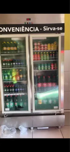 Geladeira Expositora Comercial - Ideal para Bebidas e Conveniência