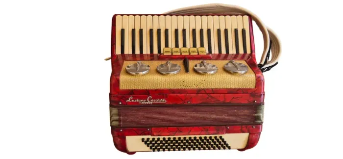 Acordeon/Sanfona italiana Scandalli 80 baixos Luciano Cacciari. Usada sem case.