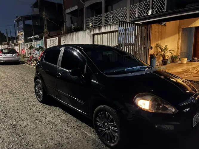 Fiat Punto Attractive 1.4 Fire Flex 8V 5P 2013