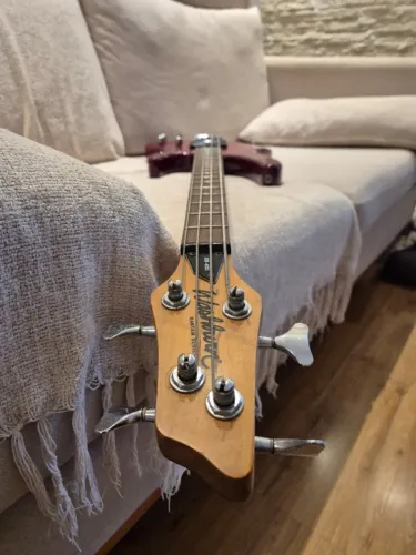 Baixo ativo Washburn XB 400 