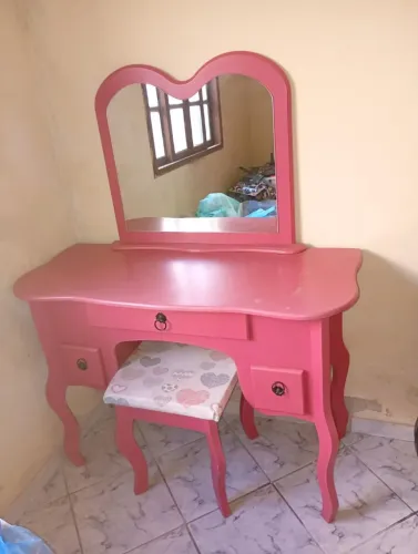 Penteadeira de madeira maciça rosa