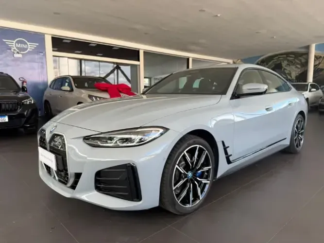 BMW i4 E-drive 40 (elétrico) 2024