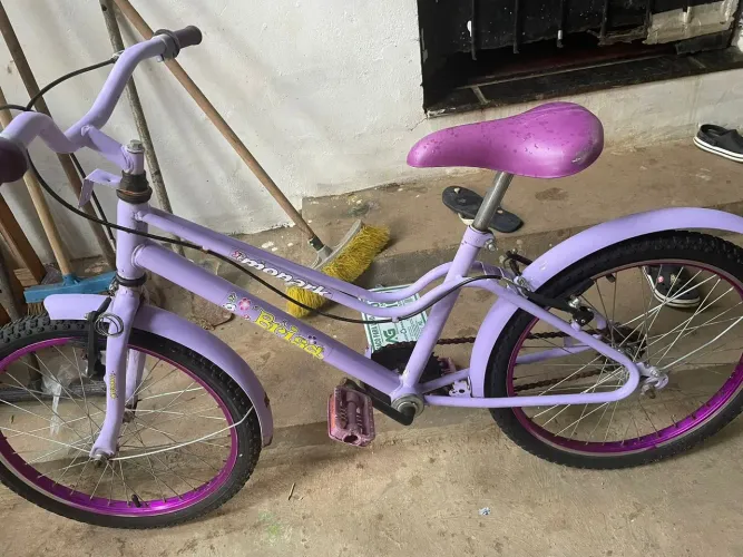 Vendo bicicleta feminina aro 16 pouca usada bem conservada no precinho 