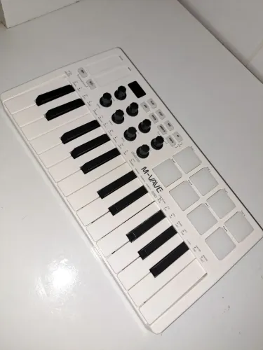 MIDI USB compacto da marca M-Vave