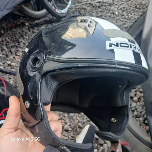 3 capacetes bom estado 140reais