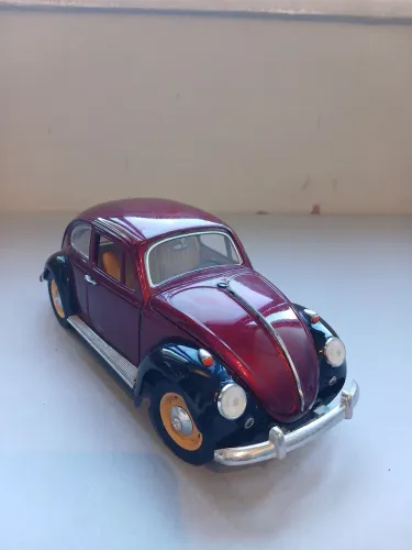 Miniatura Volkswagen Fusca 1951 Bicolor 1:18 Maisto Usada