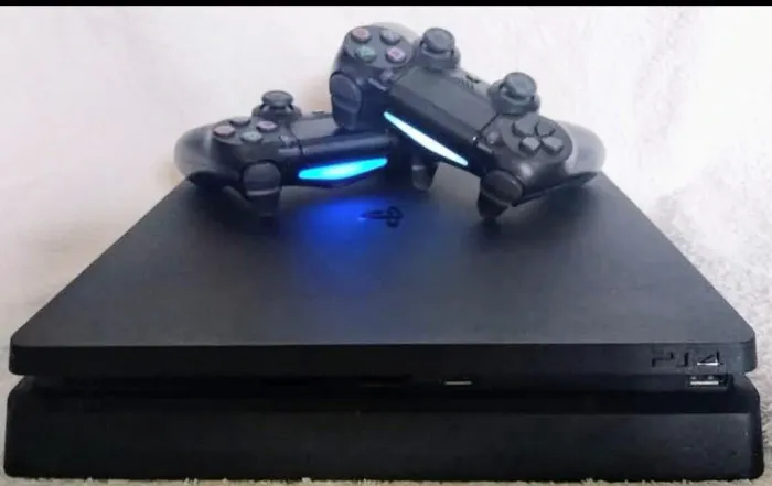 Playstation 4 slim 
