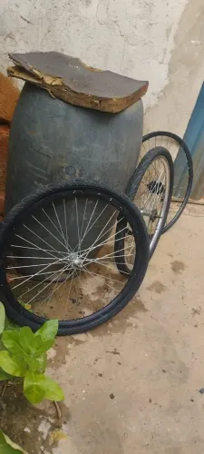 Vende-se rodas bicicleta aro 26 e uma aro 29