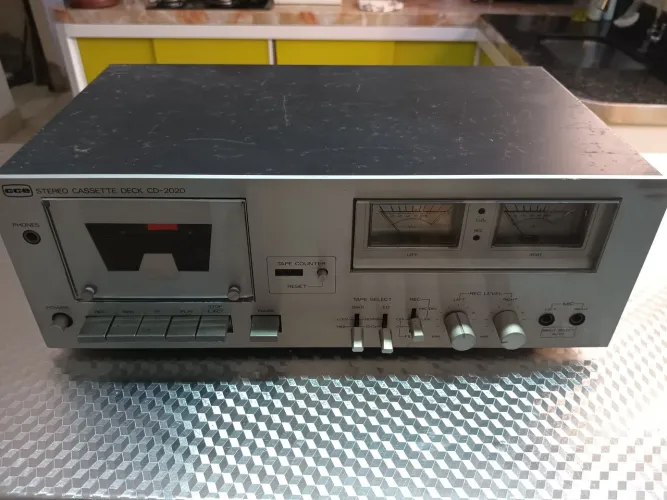 Vendo Excelente Cassete Deck CCE para colecionador