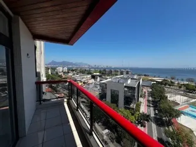 Alugo linda Cobertura Duplex de 3 Quartos no Centro de Niterói com vista do Parque Olímpic