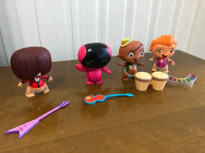 Coleção 4 personagens Mini Beat Power rocks com acessórios