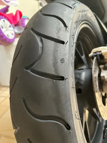 Pneu 140/70/17 maggion meia vida excelente estado
